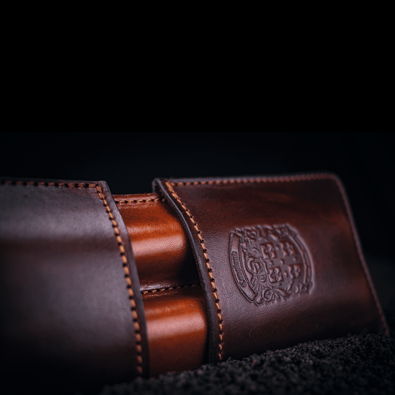 the holmes leather double cigar case with coupland crest closed