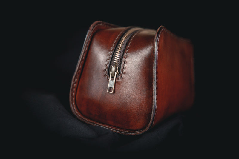 side view of zip on the holmes leather toiletry bag